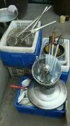 跳樓價(jià)出售飯店的桌子，椅子等等