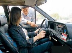 學(xué)開車哪家強(qiáng)？警通駕校找老王