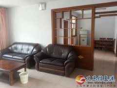 新崗街飼料公司家屬院125平方出租，價(jià)格合理，里面家具床，沙