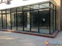 制作安裝玻璃門，不銹鋼門，自動門，玻璃櫥窗
