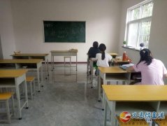 體育場(chǎng)教室出租 自帶桌椅板凳黑板
