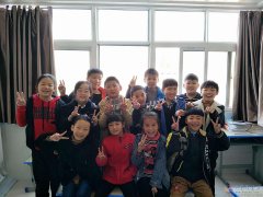 掃二維碼就可參與快樂(lè)魔方作文助力紅包活動(dòng)，全年學(xué)費(fèi)減減減