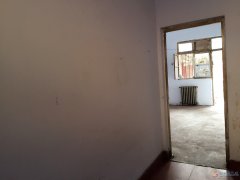 東工地百貨樓后，商用家住都可，門面三室兩廳另帶自己蓋的小院，