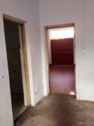 東工地百貨樓后，商用家住都可，門面三室兩廳另帶自己蓋的小院，