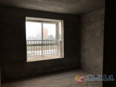 因急用錢，三室一廳低價(jià)毛坯房出售，地位位置好，隨時(shí)看房！