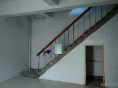 西工區(qū)商貿城門面房出售具體位置（順達超市后院），交通便利價格