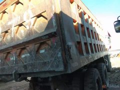 16年北奔前二后八工程自卸車海沃油缸