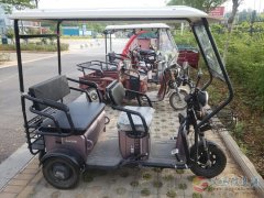 出售心愛(ài)電動(dòng)三輪車(chē)。