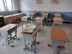 30元一套8成--95成不同新舊程度學(xué)生課桌處理，藍(lán)色黃色可