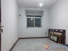 香山街三室兩廳一廚一衛(wèi)有陽臺房屋出租領(lǐng)包入住，隨時(shí)看房。