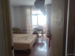 3樓，450元/月，85平3室2廳，拎包入住
